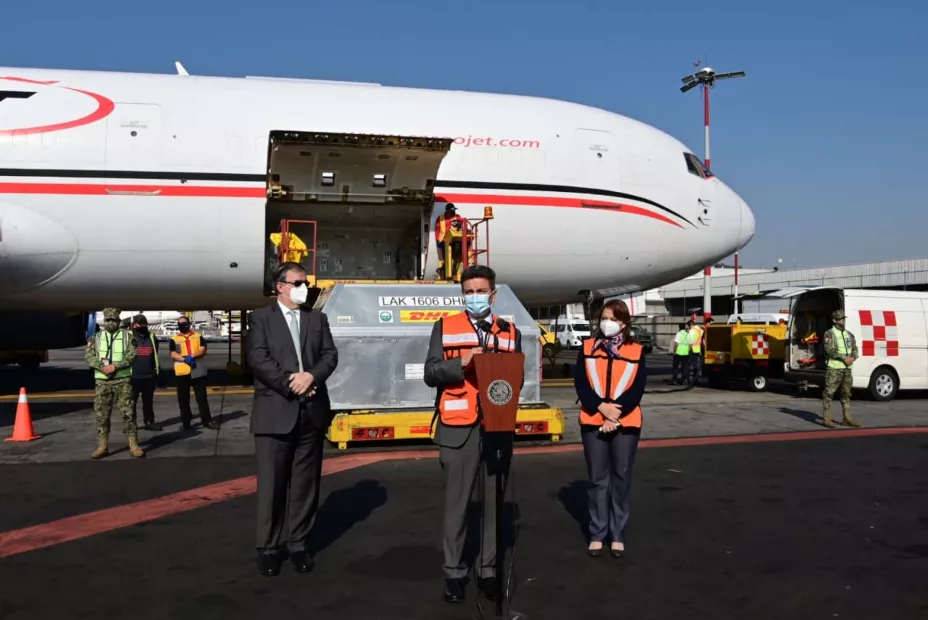 Vacunas aeropuerto Birmex.jpeg