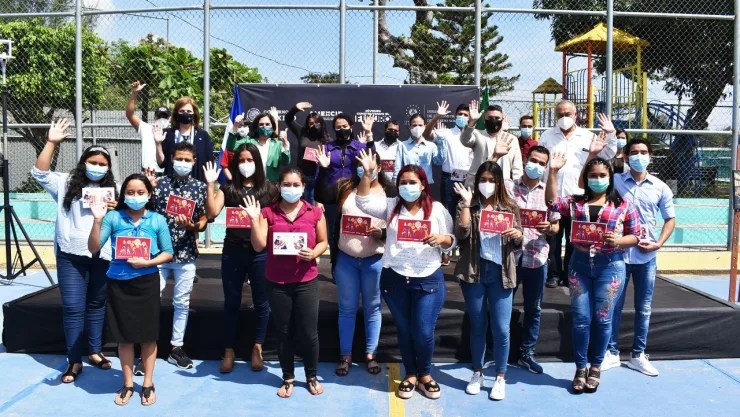 jóvenes construyendo el futuro en El Salvador.jpeg