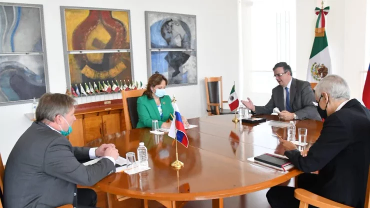 México muestra interés por albergar fase III de vacuna rusa contra COVID-19