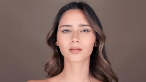 Los 3 tintes de pelo para mujeres de 50 a 60 años con piel morena que las hará ver hermosas Tono Caramelo