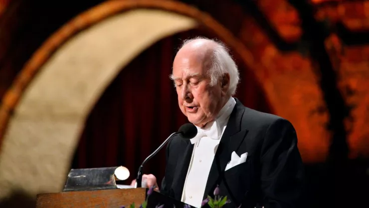 Peter Higgs, recibe su primer Nobel en 2013