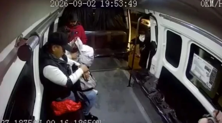 asalto-a-pasajeros-transporte-publico-en-naucalpan-ladron-los-amenaza-pistola