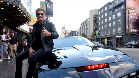 David Hasselhoff subasta a KITT, el ‘auto increíble’ de la serie que lo llevó a la fama