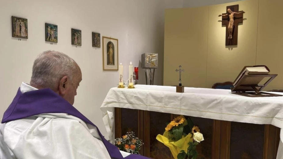 Médico que atendió al Papa Francisco confirma que estuvieron a punto de DEJARLO morir