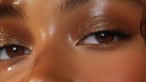 El truco más importante del maquillaje glowy es la preparación de la piel