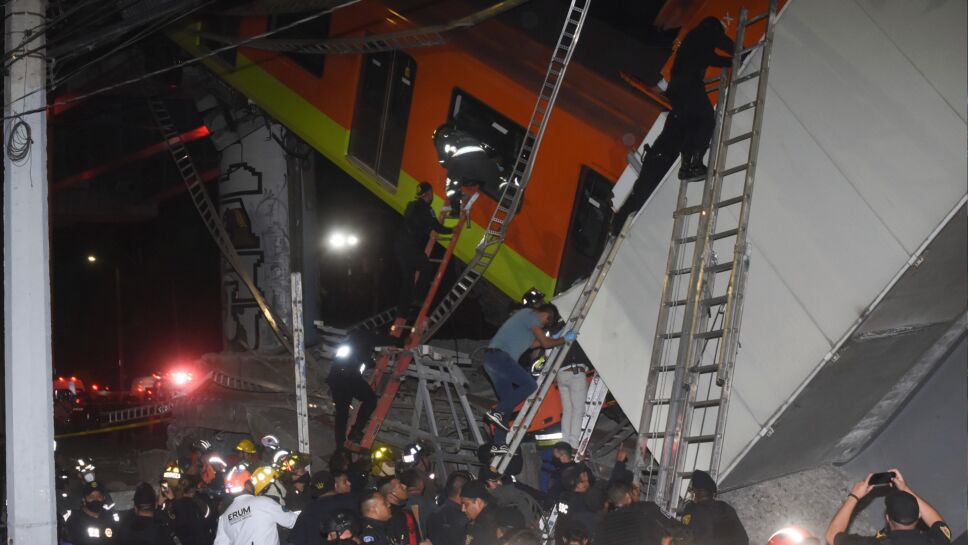 Rescate de víctimas de derrumbe del Metro de Línea 12 en CDMX