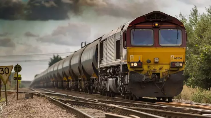 ¡Selfie peligroso! Mujer es golpeada por un tren tras sacarse una foto en Brasil _ Video.jpg