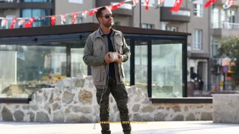 Lukini les da la bienvenida a este emblemático puerto de Turquía, Canakkale.