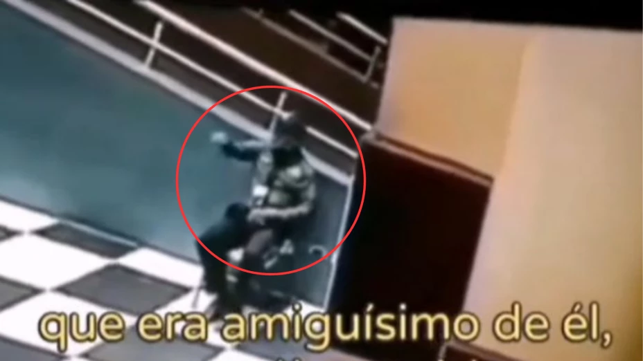 video cámara de seguridad guardia saluda compañero muerto.png