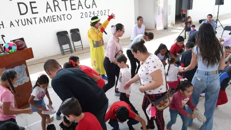 Festejan a hijos de trabajadores del Ayuntamiento de Pabellón de Arteaga por el Día del Niño