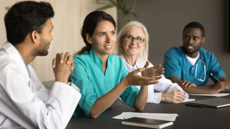 Así afectará a los médicos latinoamericanos que busquen trabajo la nueva ley en Florida.jpg