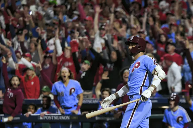 Filis eliminan a Bravos en 4 juegos