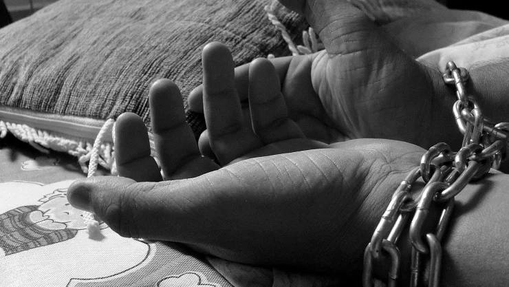 El pasado mes de septiembre, el detenido intentó entregar a la víctima, recién nacida, a una tercera persona a cambio de una cantidad en dólares.