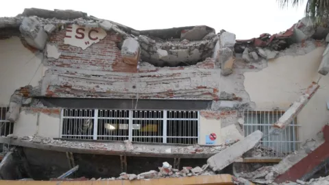 Escuela dañada por el sismo en Juchitán, Oaxaca, el 7 de septiembre de 2017.