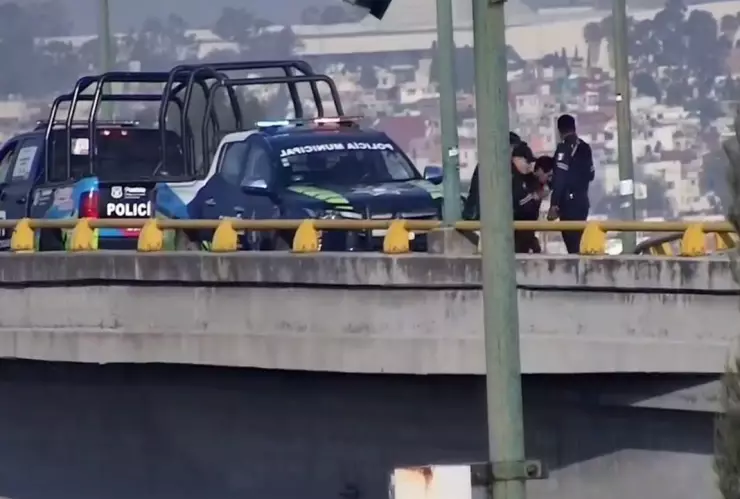 rescatan a hombre migrante aventarse puente xonacatepec