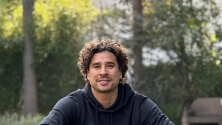 Vuela un águila desde México y aterriza convertido en aguilucho