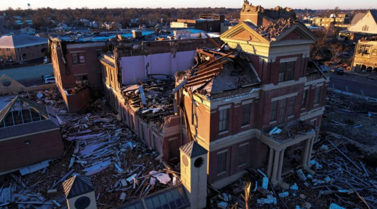 gobernador kentucky pueblos tornados