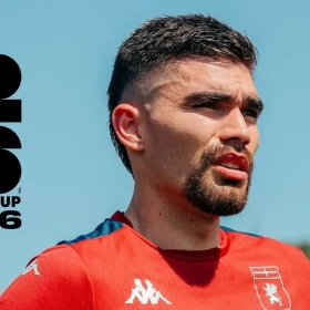 Johan Vásquez regresó a Italia tras el Mundial y no la está pasando nada bien con su equipo