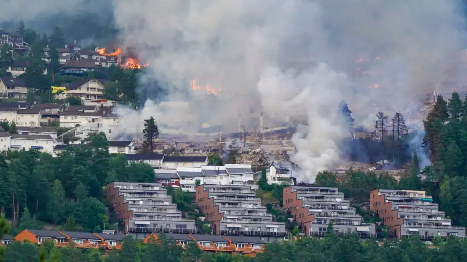 Zona residencial incendiada en Drammen, Noruega.