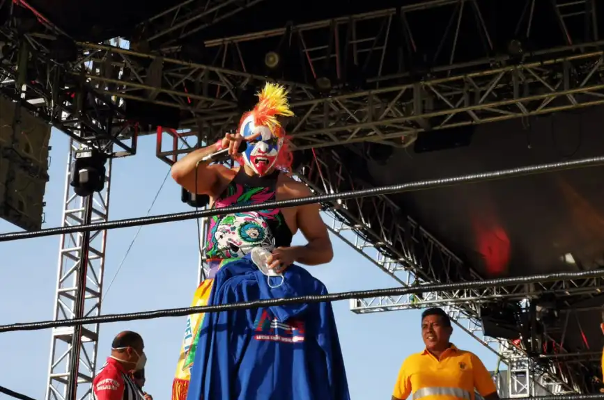 Auto Luchas AAA El poderosísimo 10