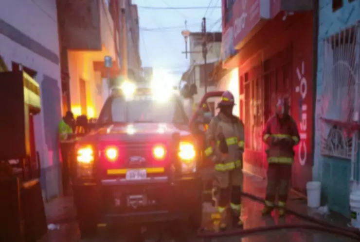 ¡En un cumpleaños! MUEREN 10 UNIVERSITARIOS tras TERRIBLE INCENDIO en restaurante; los bomberos no llegaron.jpg