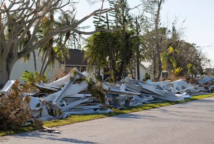 Una calle de Florida devastada tras el paso de un huracán.