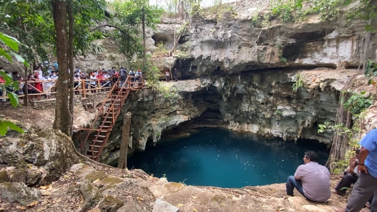 cenote yucatan 2.jpg