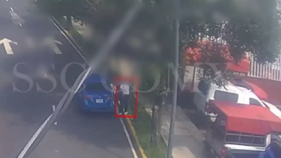 VIDEO: Chofer de taxi por aplicación engaña a una abuelita y le roba en Las Águilas