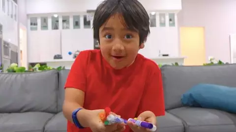 Ryan Kaji es un pequeño de 9 años que ganó casi 30 millones de dólares este 2020, por lo que se convirtió en el youtuber mejor pagado, de acuerdo con la revista Forbes.