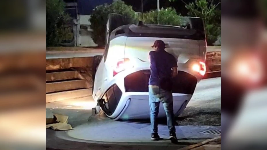 ¡Madrugada accidentada! Fuerte volcadura se registró la mañana de este viernes en la Av. López Portillo en Cancún: Esto se sabe