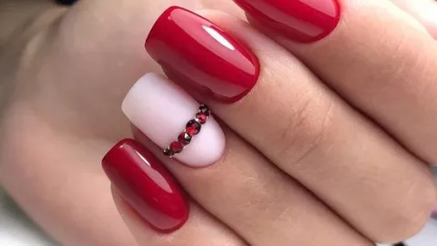 Uñas rojas sencillas