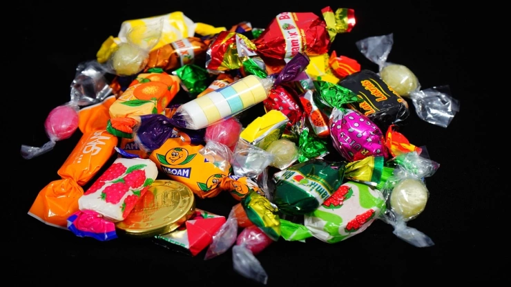 26 estudiantes terminaron intoxicados por consumir dulces ADULTERADOS