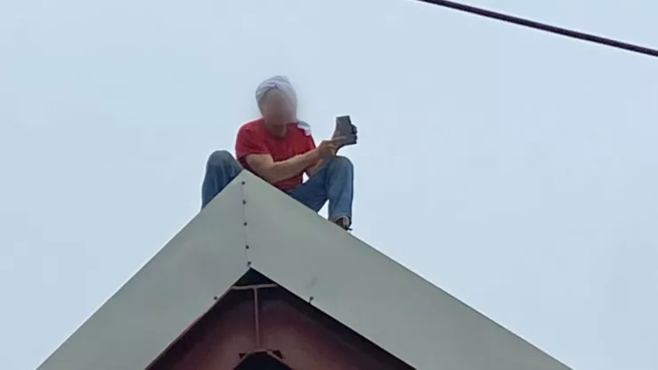 Hombre intenta arrojarse en el Parque Benito Juárez en Poza Rica