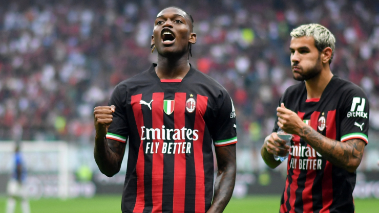 Leao con la camiseta del AC Milan