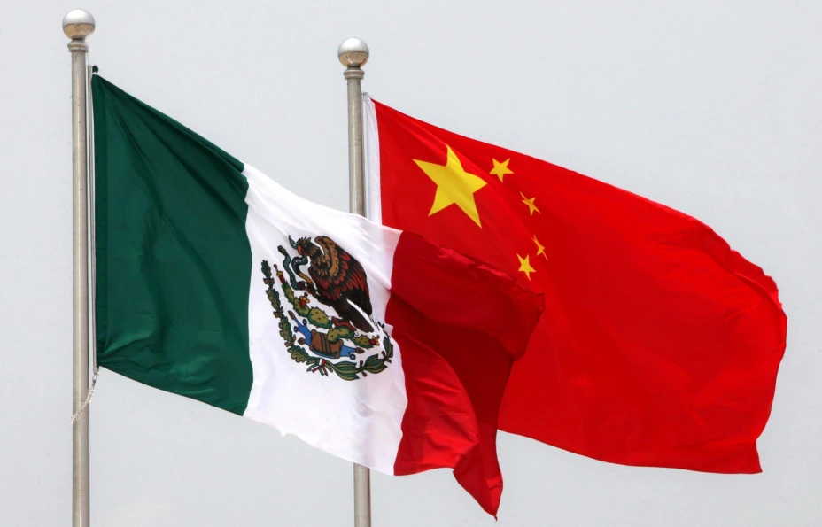 México tiene presencia comercial en China, hacia donde exporta aceite de petróleo y minerales de cobre.