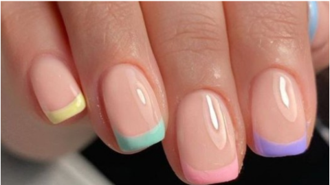 uñas francesas de colores pastel