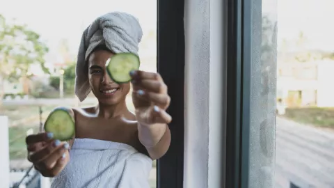 Belleza después de los 50: El tratamiento natural que rejuvenece y define tus pómulos