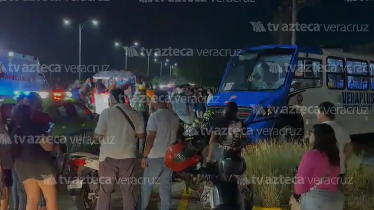 Aparatoso accidente en acceso a Lagos de Puente Moreno