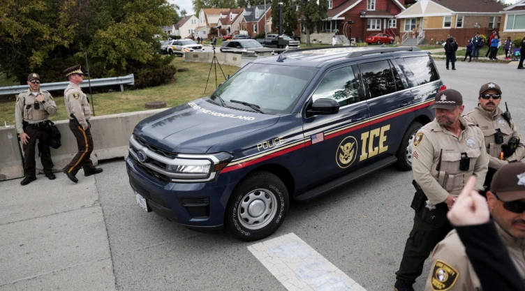 Patrulla de ICE en protestas en Chicago.
