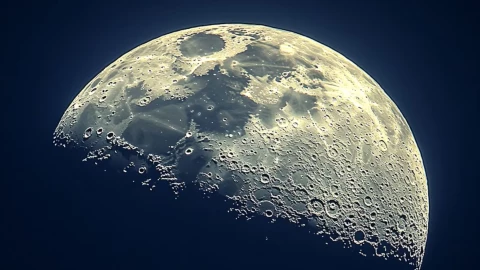 Conoce la fase de la luna HOY, domingo 8 de febrero de 2026_ Así nos afectará su energía esta noche.webp