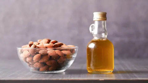 El aceite de almendras ayuda a endurecer las uñas, según expertos