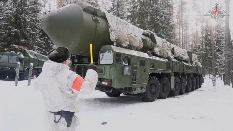 Imagen de un misil nuclear Yars siendo lanzado en Rusia, en el contexto de las recientes maniobras militares del ejército ruso.