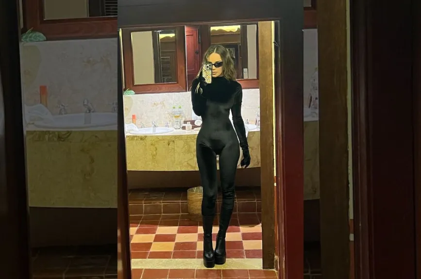 Belinda de negro.jpg