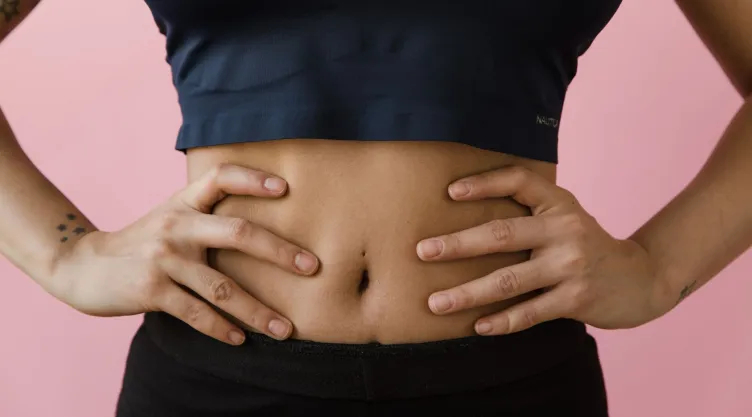 5 ejercicios para bajar la panza desde casa simples pero efectivos