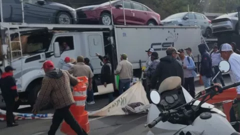 Alerta vial manifestantes bloquean seis carreteras de Michoacán, hoy martes 13 de enero ¿cuáles son.jpg