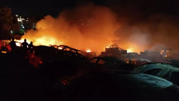 Incendio en corralón municipal de Tijuana arrasa con 200 vehículos