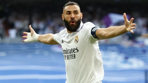 Karim Benzema celebra un gol con el Real Madrid