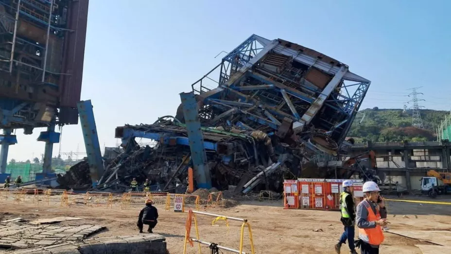 VIDEO | ¡IMÁGENES SENSIBLES! Derrumbe deja al menos 3 muertos y 5 trabajadores atrapados