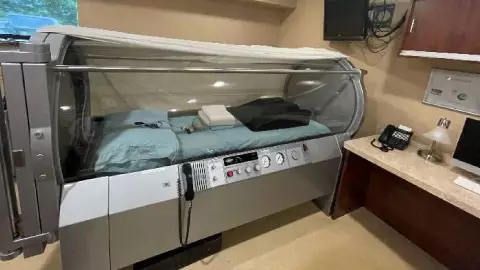 Cámara hiperbárica atrapa a fisioterapeuta y éste muere calcinado; esto se sabe