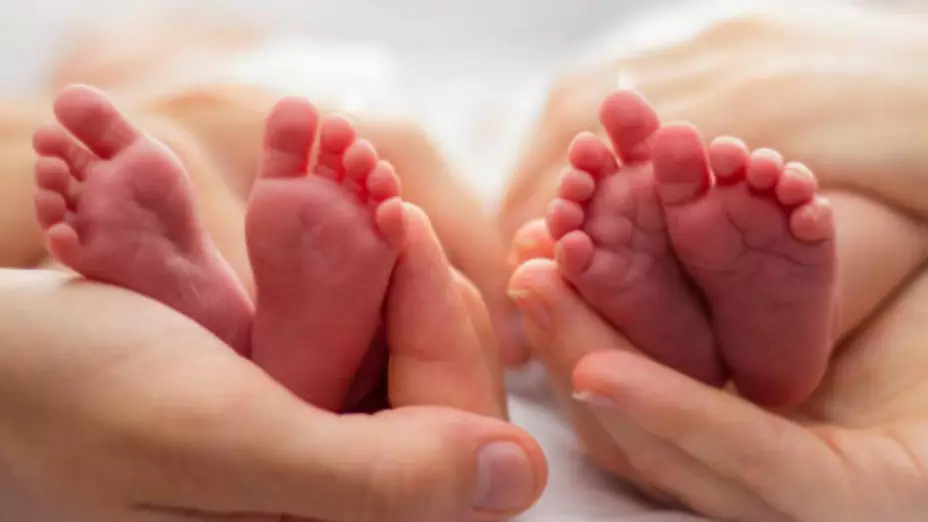 ¿Todo un milagro? Una mujer dio a luz a gemelos a sus 70 años